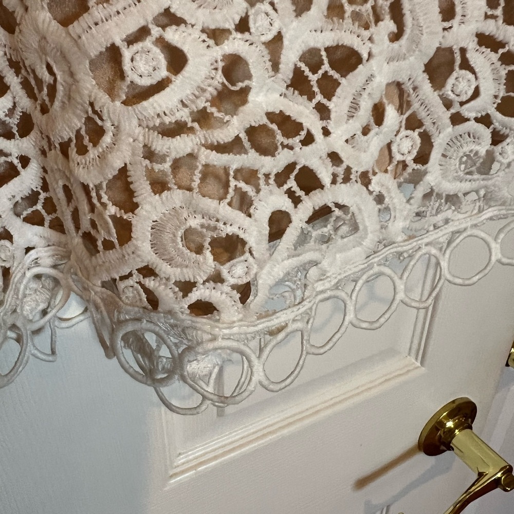 White Beautiful Sleeveless Lace Peplum Blouse - Picture 7 of 15